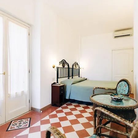 Villino Eleonora Nocleg ze śniadaniem 4*