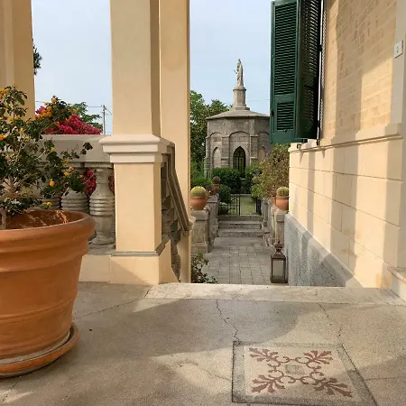 Bed and Breakfast Villino Eleonora 4*